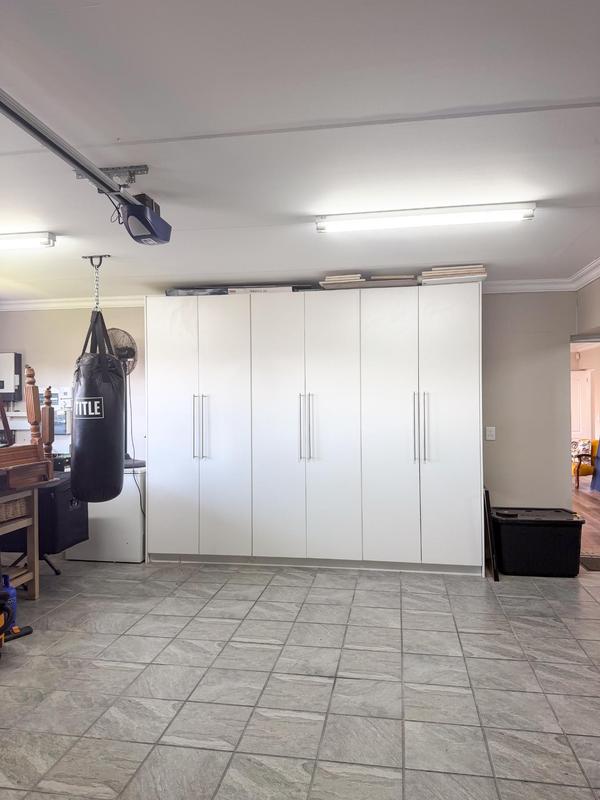 5 Bedroom Property for Sale in Reebok Western Cape